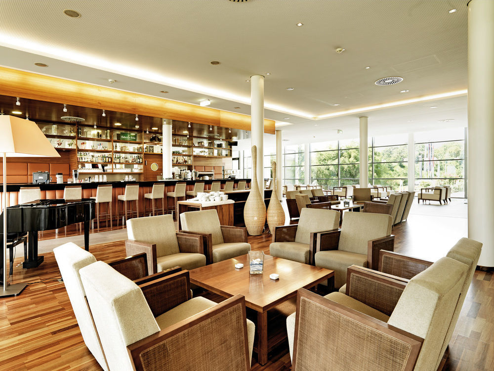 Therme Laa - Hotel & Silent Spa ลาอันเดอร์ธายา ภายนอก รูปภาพ