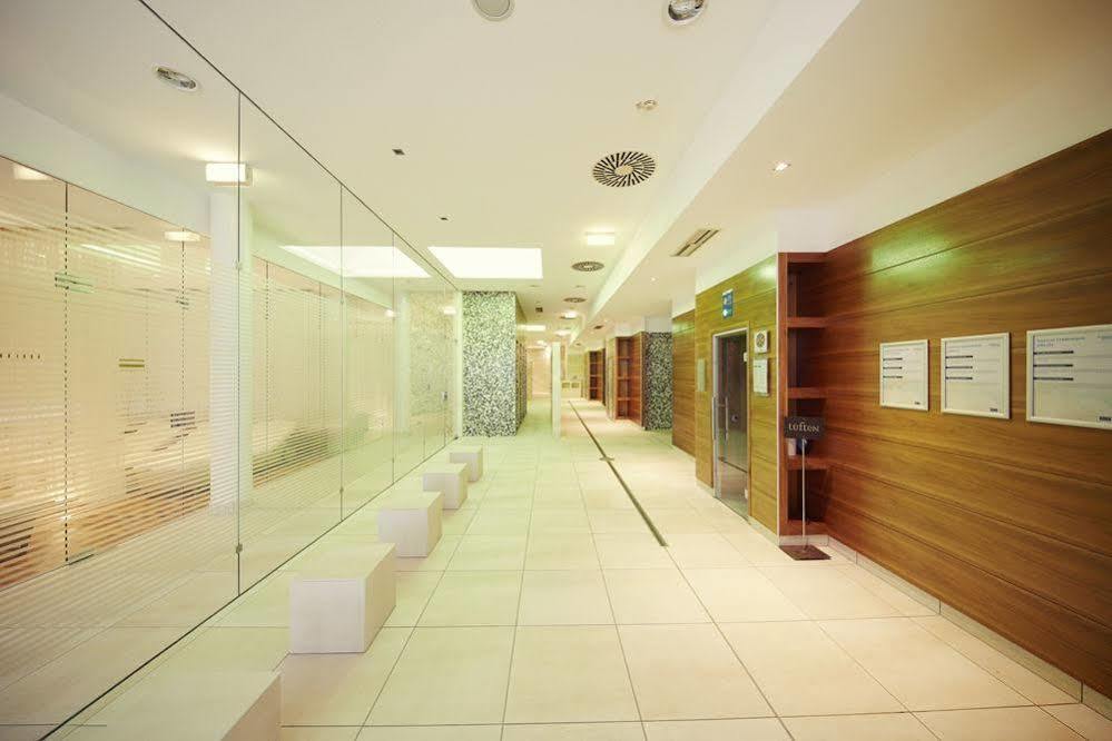 Therme Laa - Hotel & Silent Spa ลาอันเดอร์ธายา ภายนอก รูปภาพ